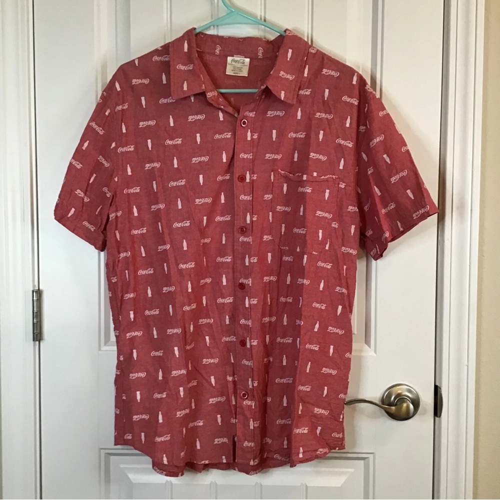 Coca Cola Logo Red Shirt short sleeve broadcloth Men's Size L preppy